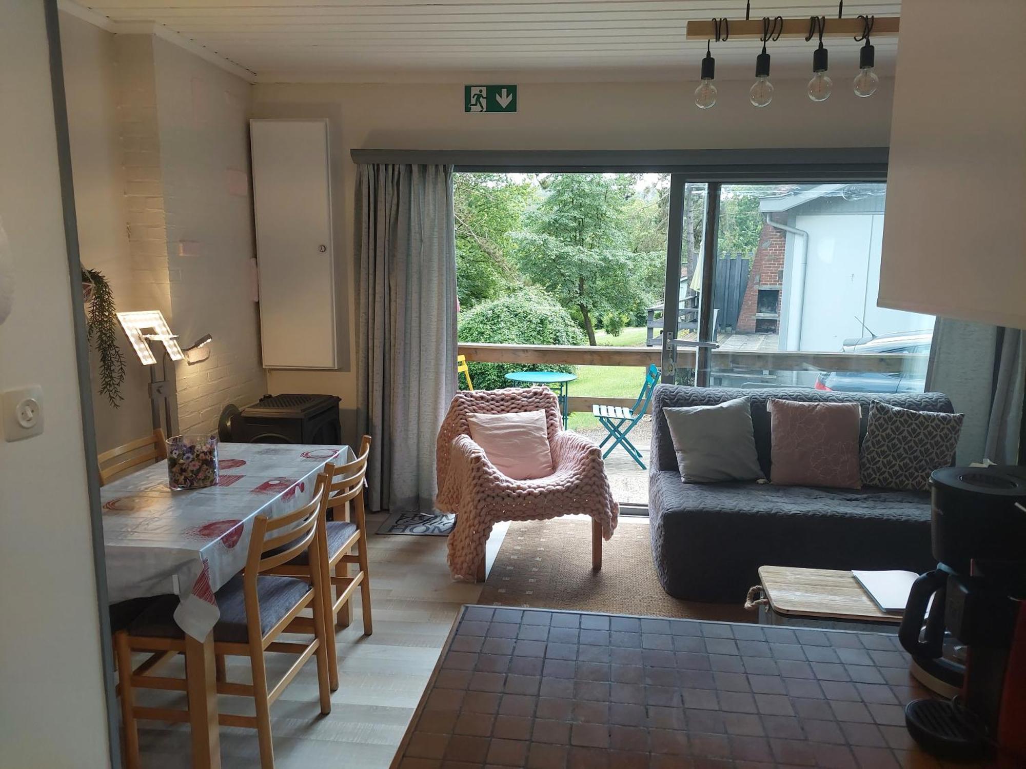 Le Petit Chalet - Bungalow Waulsort エクステリア 写真