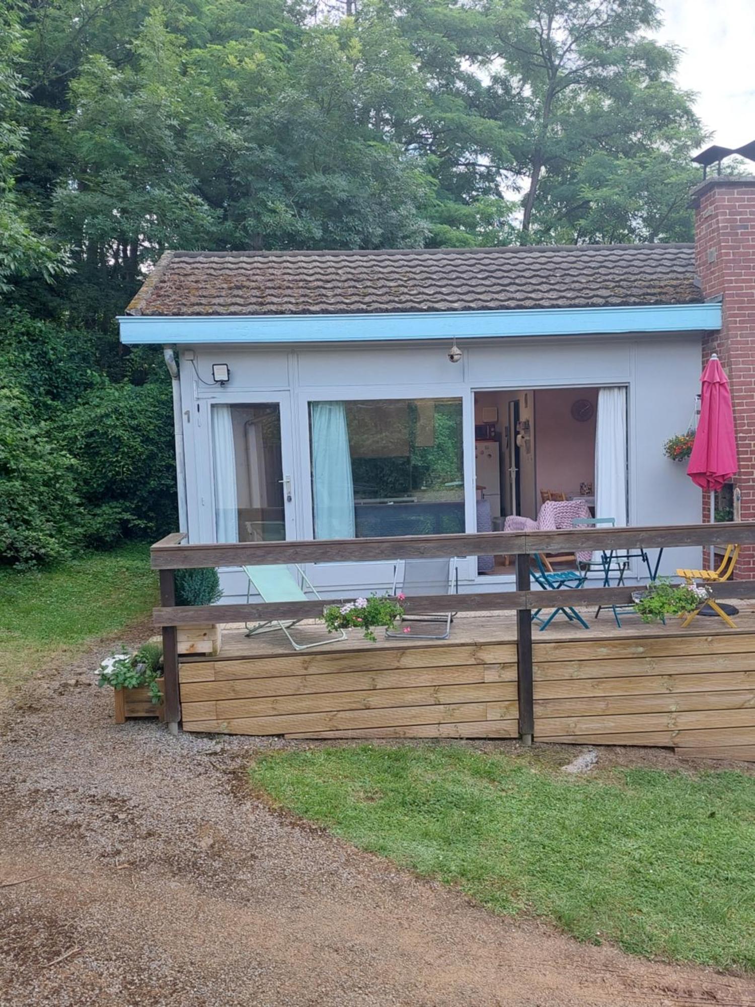 Le Petit Chalet - Bungalow Waulsort エクステリア 写真
