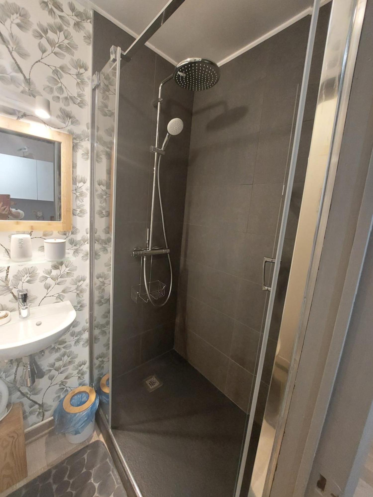 Le Petit Chalet - Bungalow Waulsort エクステリア 写真