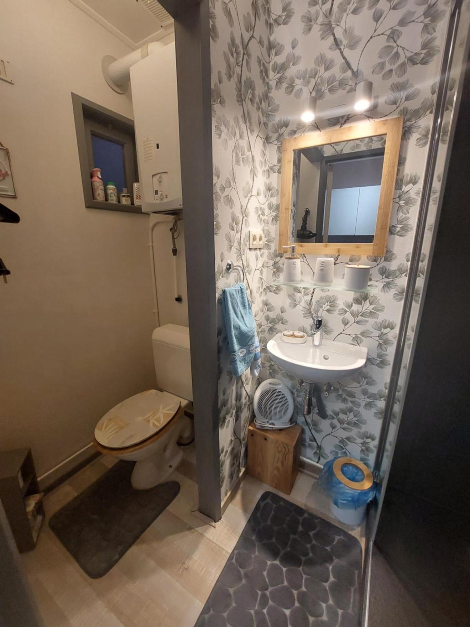 Le Petit Chalet - Bungalow Waulsort エクステリア 写真