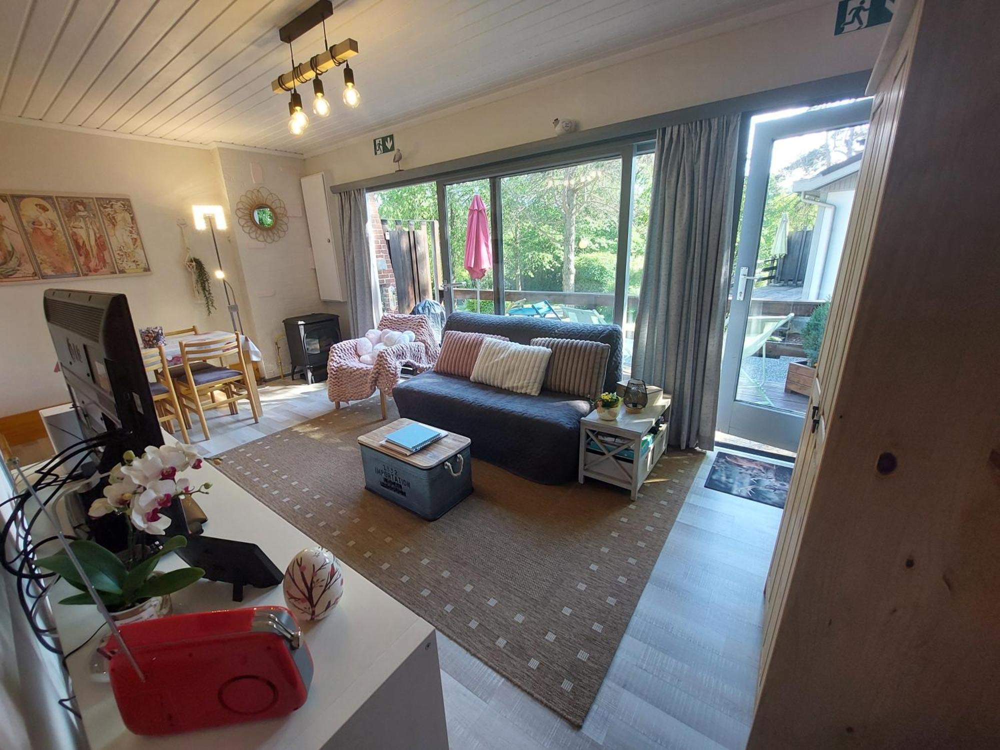 Le Petit Chalet - Bungalow Waulsort エクステリア 写真