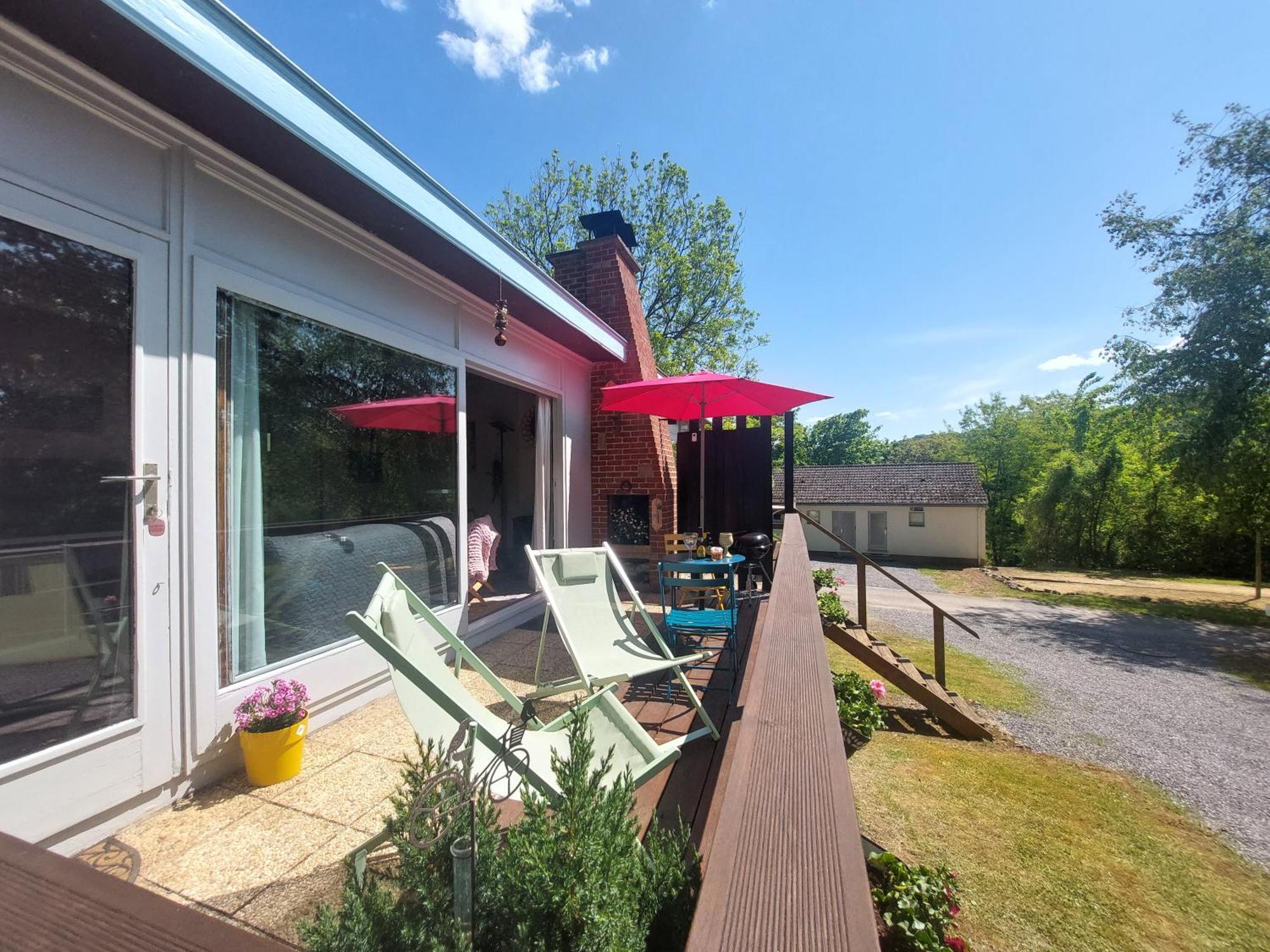 Le Petit Chalet - Bungalow Waulsort エクステリア 写真